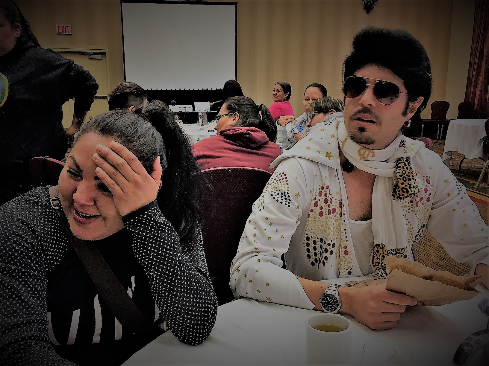 Vegas Vendetta - Melvin, the Elvis Impersonator, makes his audience weep from laughter