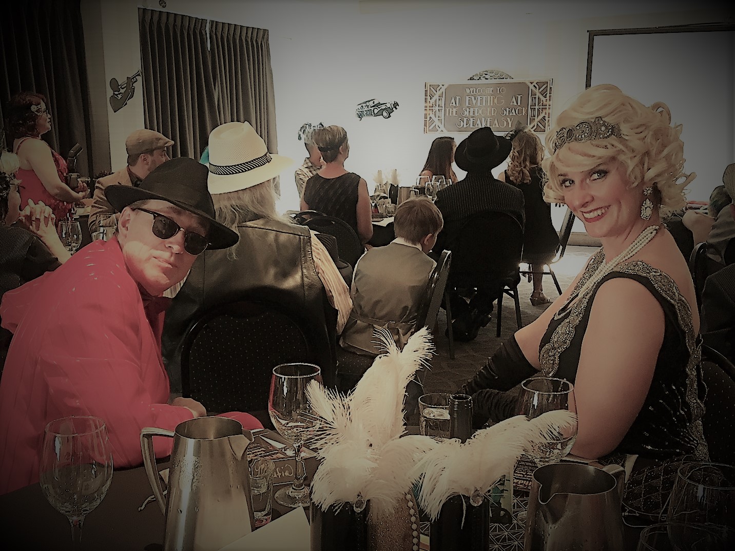 Mafia Murders - Fifi and Don getting familiar at the Speakeasy!