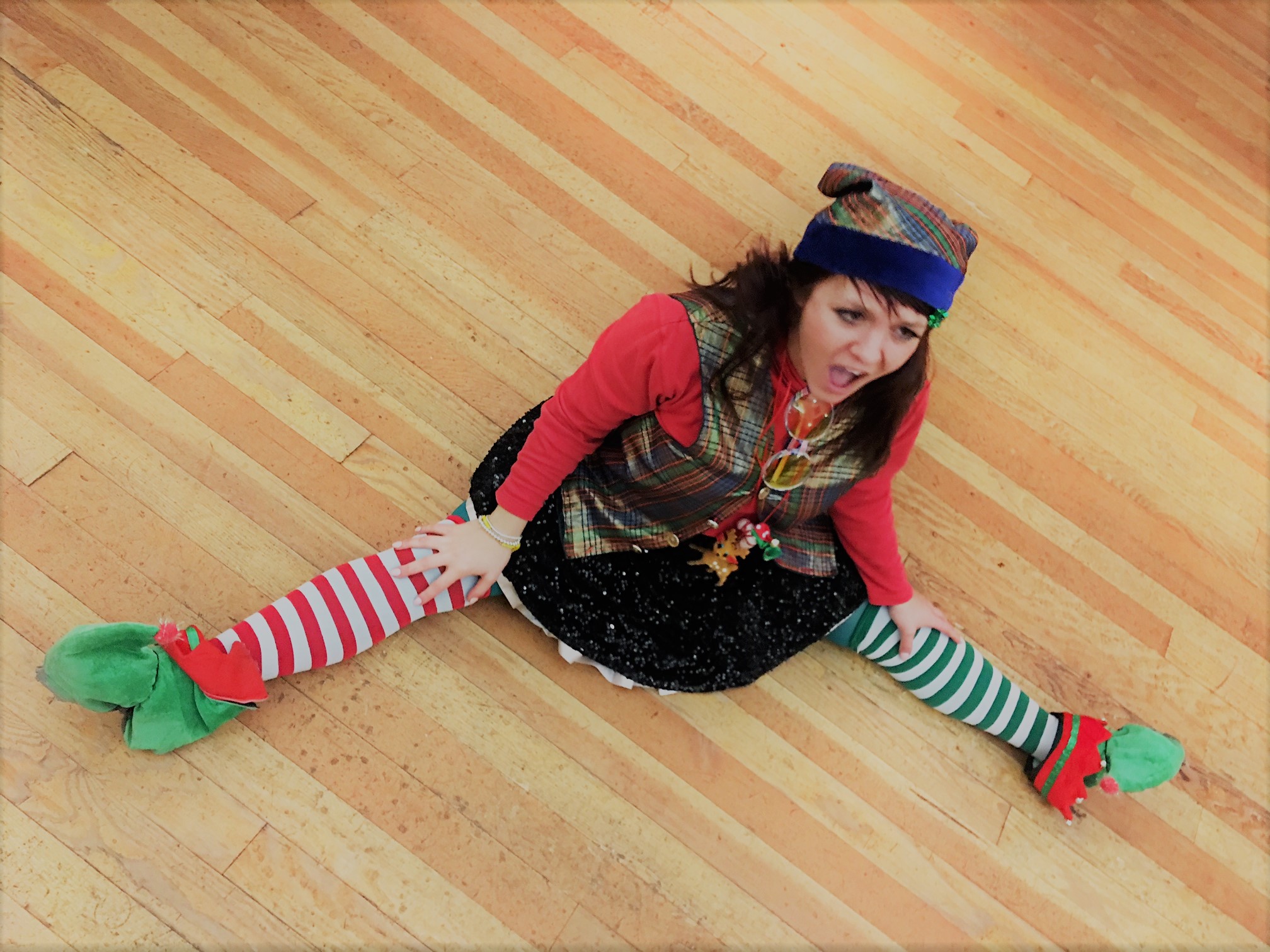 Murder at Mistletoe Mall - Buddy the Elf shows off her moves!