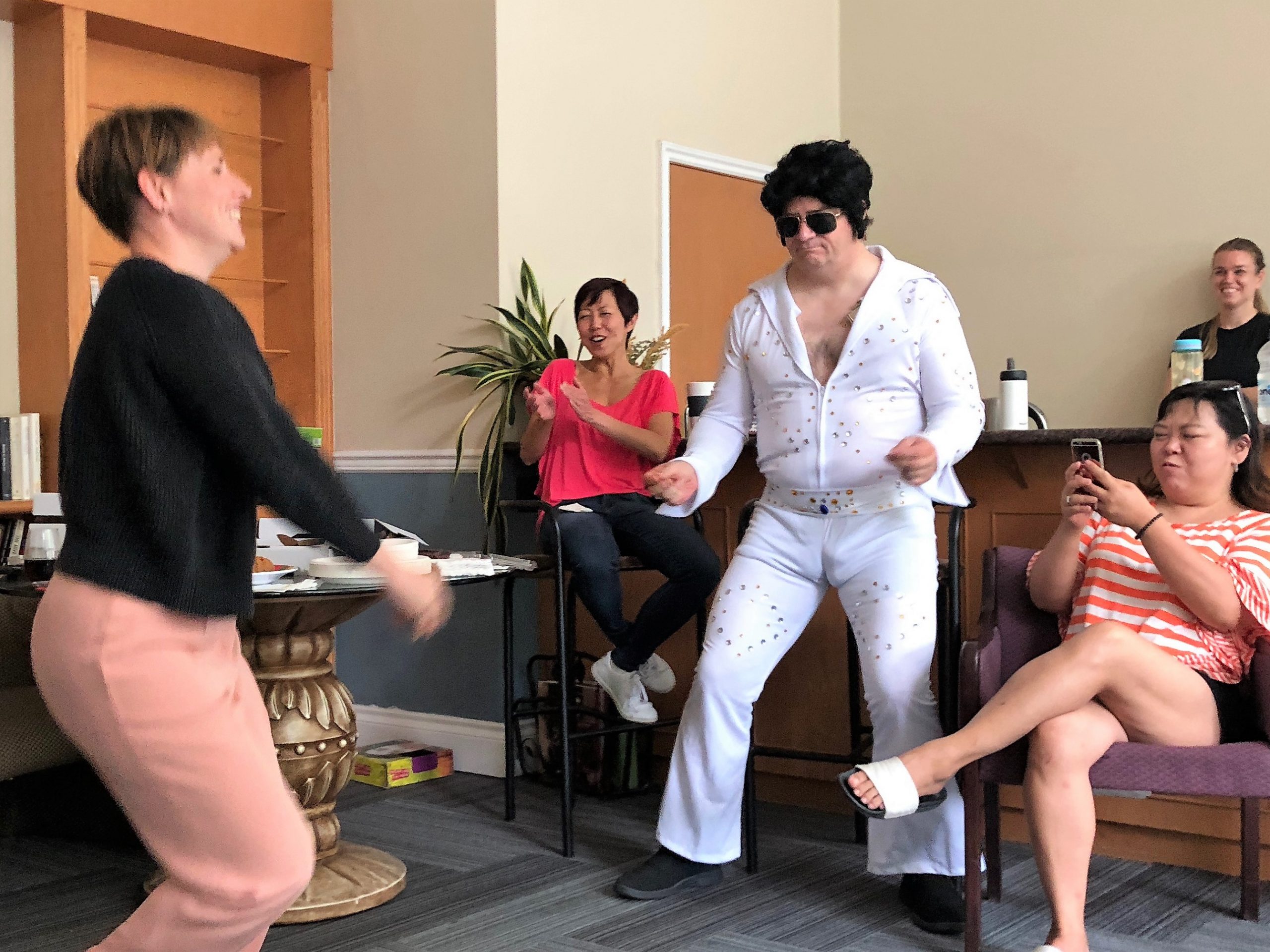 Vegas Vendetta - It's an Elvis-Off like no other!