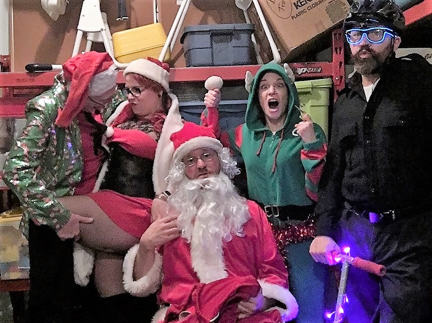 Murder at Mistletoe Mall - The whole gang's here!