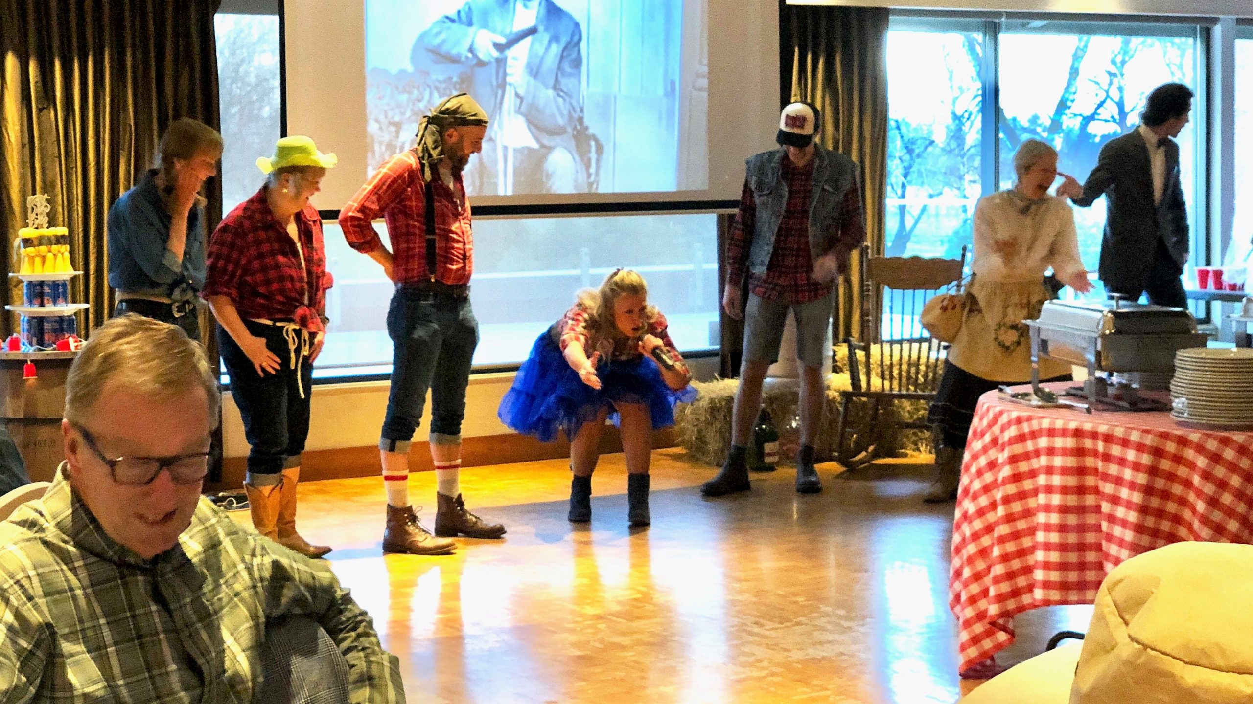 Hillbilly Wedding - Mema leads the guests in a Pig Hollarin' Contest!