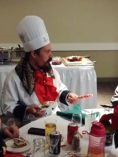 R2MXmas - Chef Pepe has no qualms about sampling all his wares!